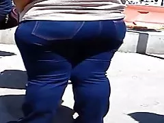 En moden med noen nalgotas
