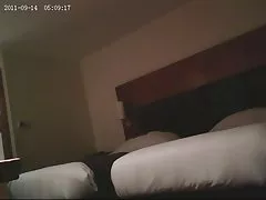 Eldre kone møter kjæresten på hotellet og fucks ham