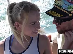 Pornfidelty alina vest ass knullet på en båt