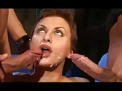 Veronika simon suger hard cock for ansiktsbehandling