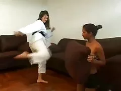Elskerinne hadde karate trening på hennes slave ansiktet del 2 av 2