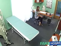Fakehospital sexy husmor Juksekoder på hubby hos sin lege