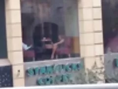 Fingret på starbucks