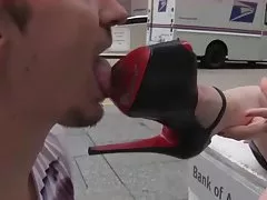 Offentlig skoen licking og tilbedelse