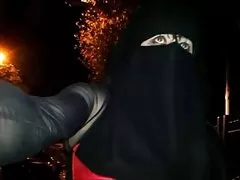 Gatene i niqab