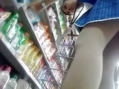 Hvit korsett spg på Carrefour supermarked goci mall, surabaya, indonesia