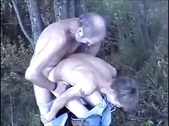 Kåt twink har ekkel gamle fyren creampie