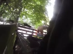 Blinkende 3 hot jenter på en festival