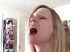 MILF lunsj pause doggy stil på hennes skrivebord
