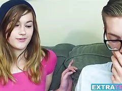 Super hot alaina ønsker å prøve denne big dick på en sofa