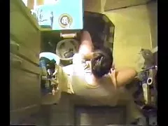 Min søster bruker vibrator i toalettet. skjulte cam