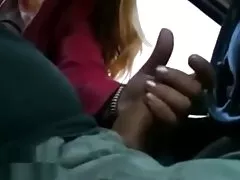 Handjob gjennom bilvinduet