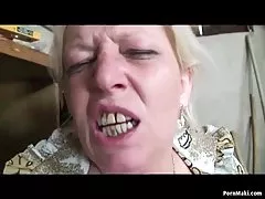 Bestemor klokker bestefar fucks blond babe