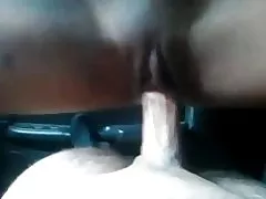 Eldre asiatiske ritt i bilen