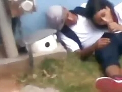 Fanget den! blowjob utenfor