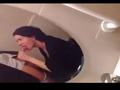 Hun suger på badet av mc gjøre