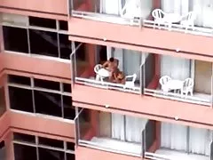 Jævla på balkongen på hotellet 02