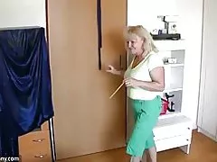Oldnanny lubben modne med gamle modne spiller med fitte