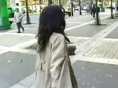 Vakker og ung hawaiene utstillingen i paris