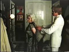 Blonde cougar har sex med gigolo - vintage